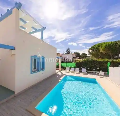 Villa in vendita a Campofelice di Roccella