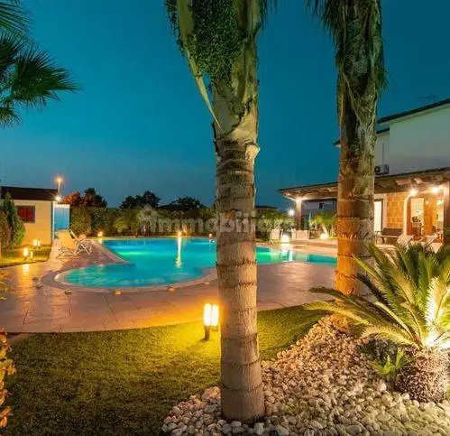 Villa in vendita a Campofelice di Roccella