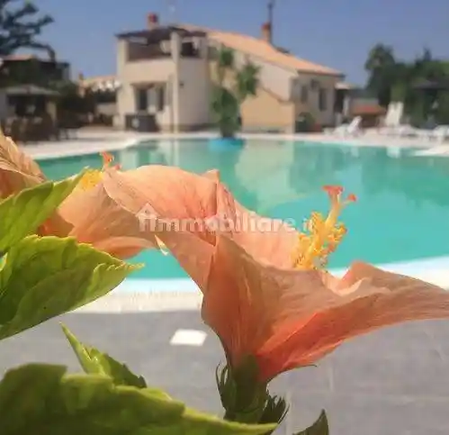 Casa indipendente in vendita a Campofelice di Roccella