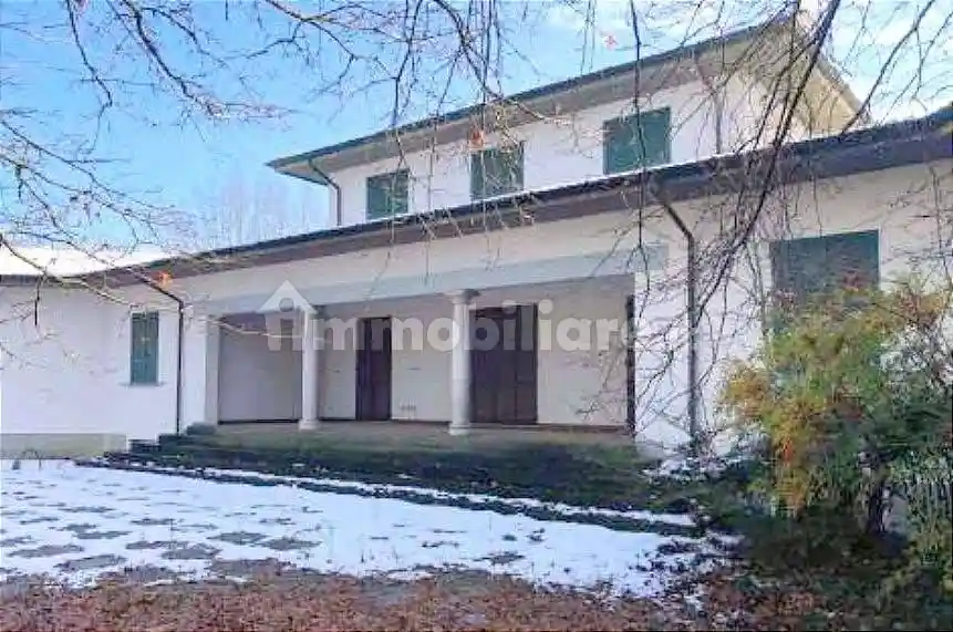 Villa in vendita a Gazzola