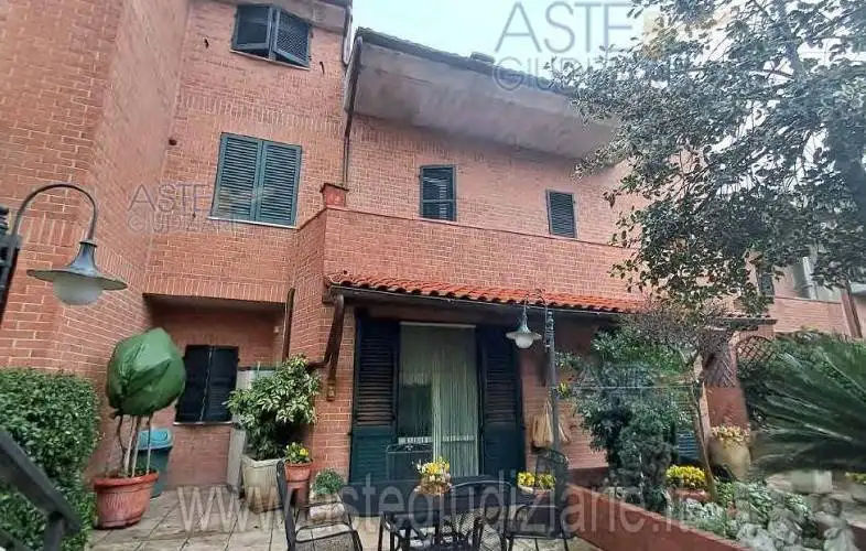 Villetta a schiera in asta a Santa Maria Nuova