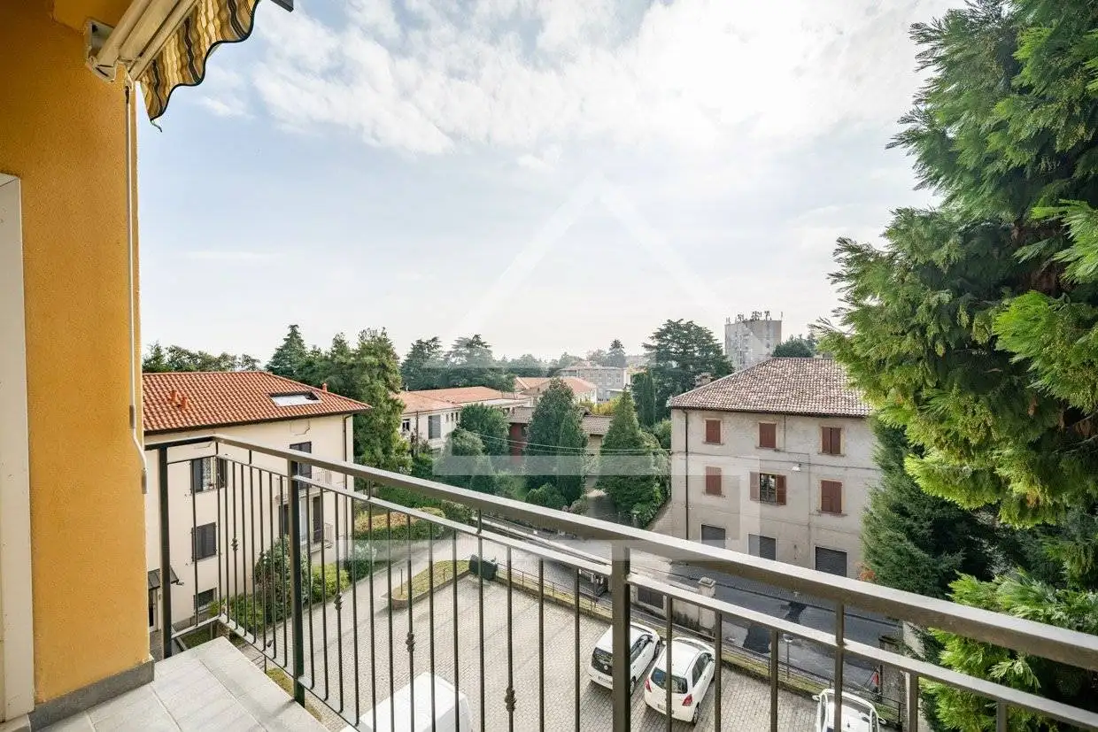 Quadrilocale via Giuseppe Garibaldi 5, Centro, Casatenovo - foto 2