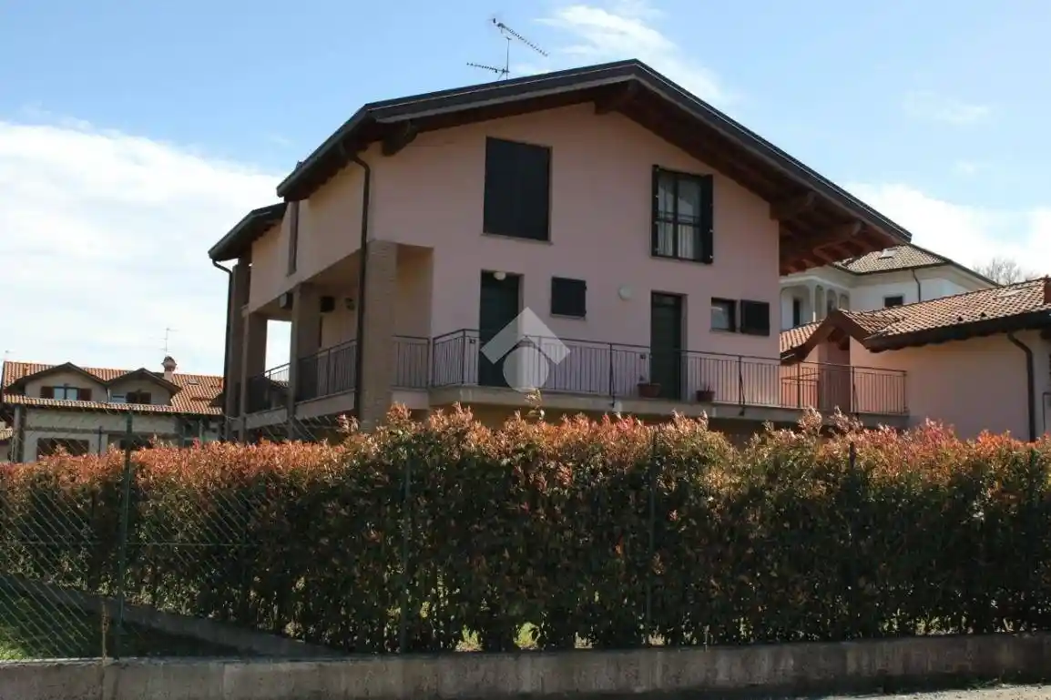 Trilocale via San Vigilio 93, Centro, Calco - foto 2