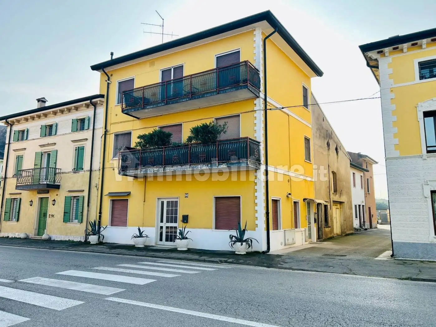 Casa indipendente in vendita a Villafranca di Verona