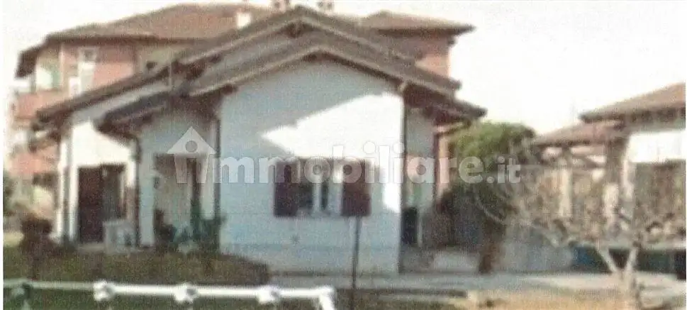 Villa in asta a Turate