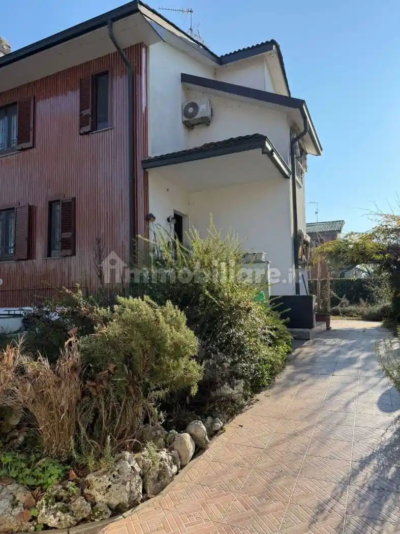 Villa bifamiliare via Aldo Moro 2, Moncucco, Vernate - foto 2