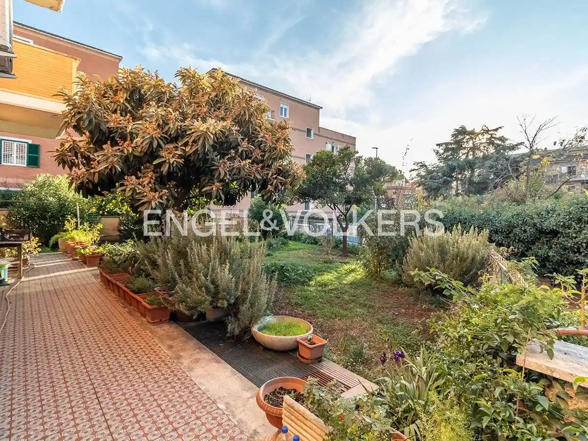 Quadrilocale buono stato, piano terra, Gemelli - Pineta Sacchetti, Roma - foto 2