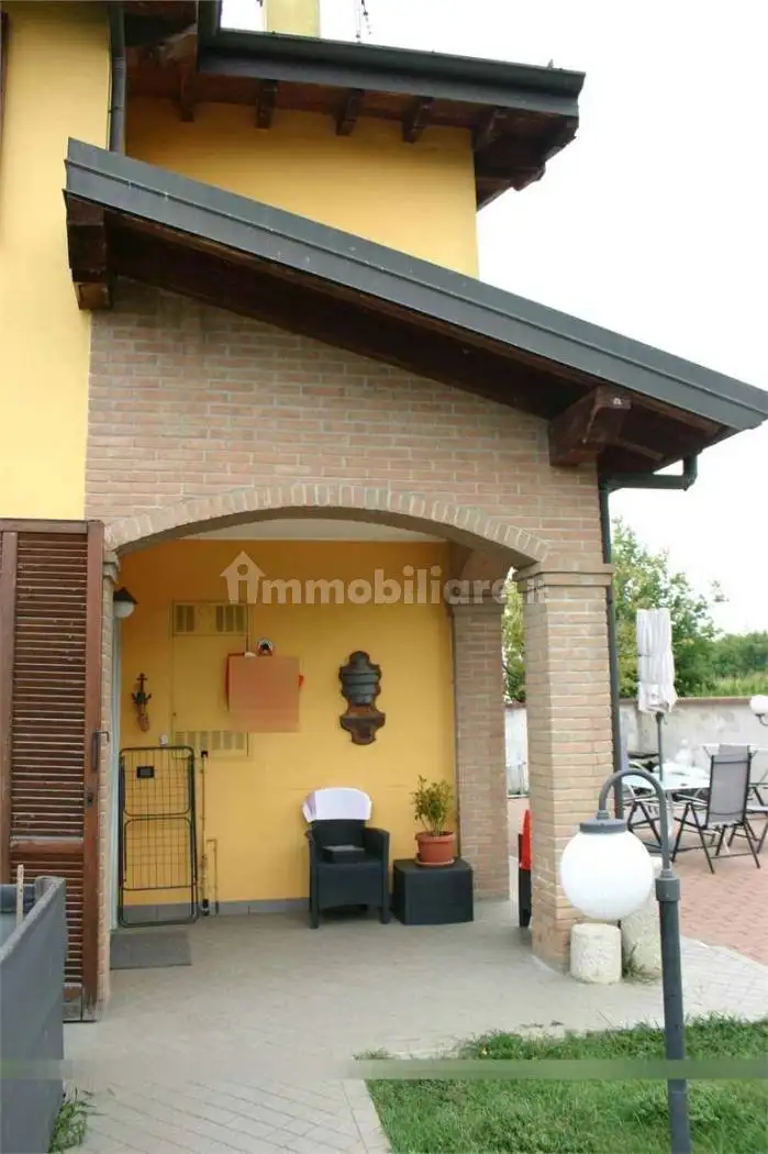 Villetta a schiera in asta a Inverno e Monteleone