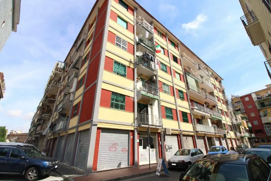 Appartamento in vendita a Napoli