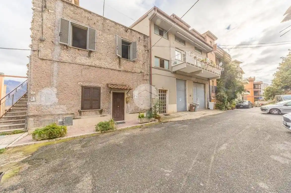 Trilocale via Bernardino Trasciani 12, Montecelio, Guidonia Montecelio - foto 2