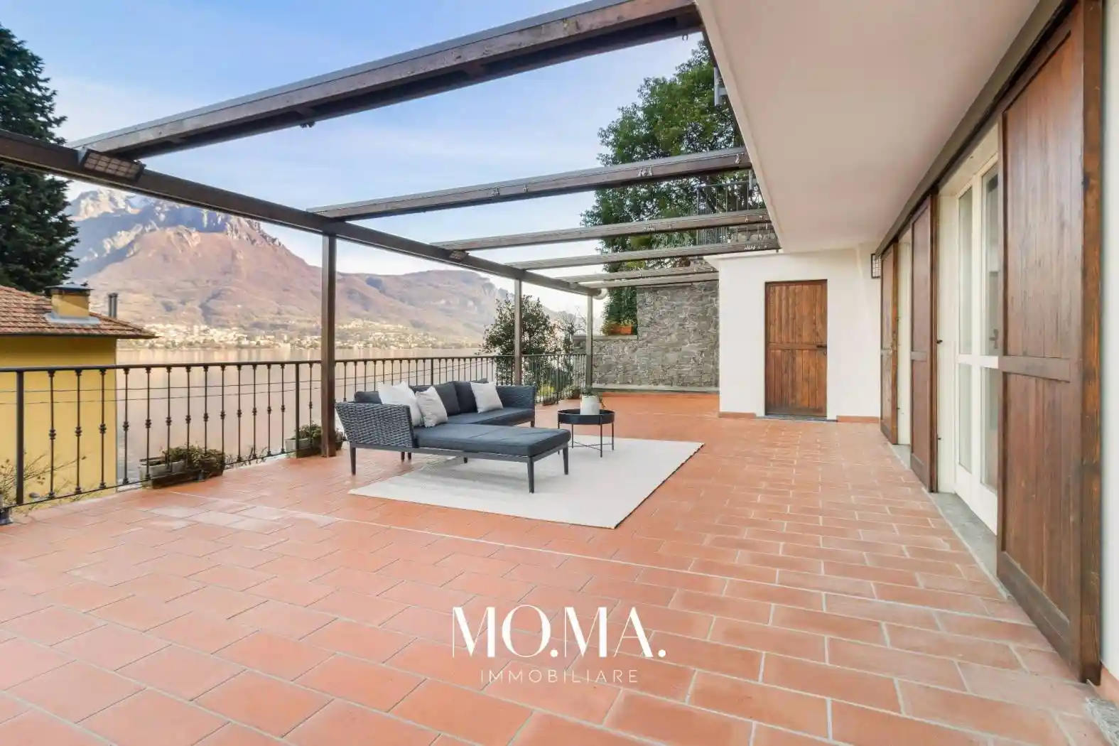 Villa in vendita a Oliveto Lario