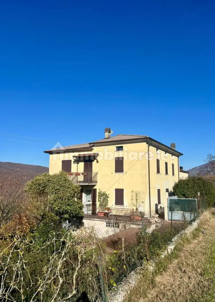 Villa in vendita a Varsi