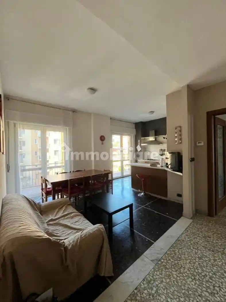 Appartamento buono stato, secondo piano, Centro, Erba - foto 2