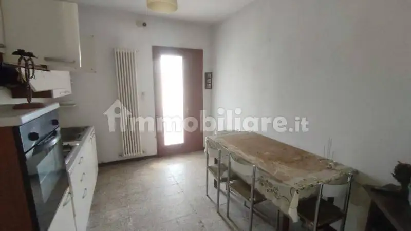Terratetto plurifamiliare 270 m², da ristrutturare, Centro, Campo San Martino - foto 2