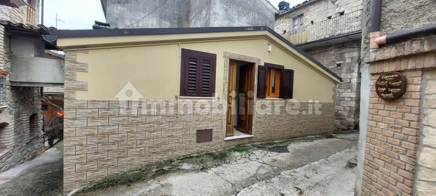 Casa indipendente in vendita a Isola del Gran Sasso d'Italia