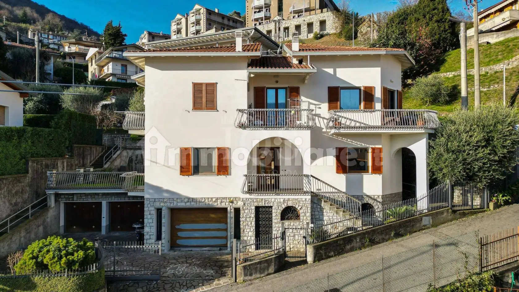 Appartamento in vendita a Tavernola Bergamasca