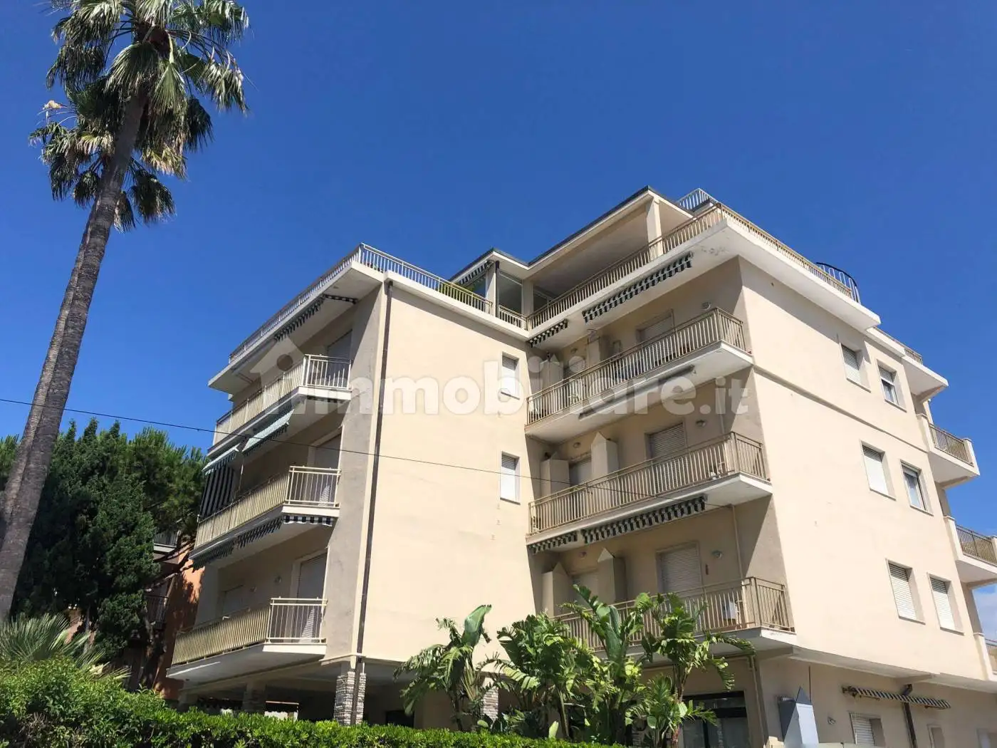 Trilocale via Vittorio Emanuele II 302A, Centro, Bordighera - foto 3