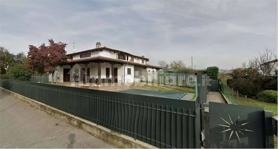 Villa in asta a Mapello