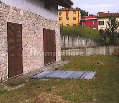 Appartamento in asta a Caprino Bergamasco