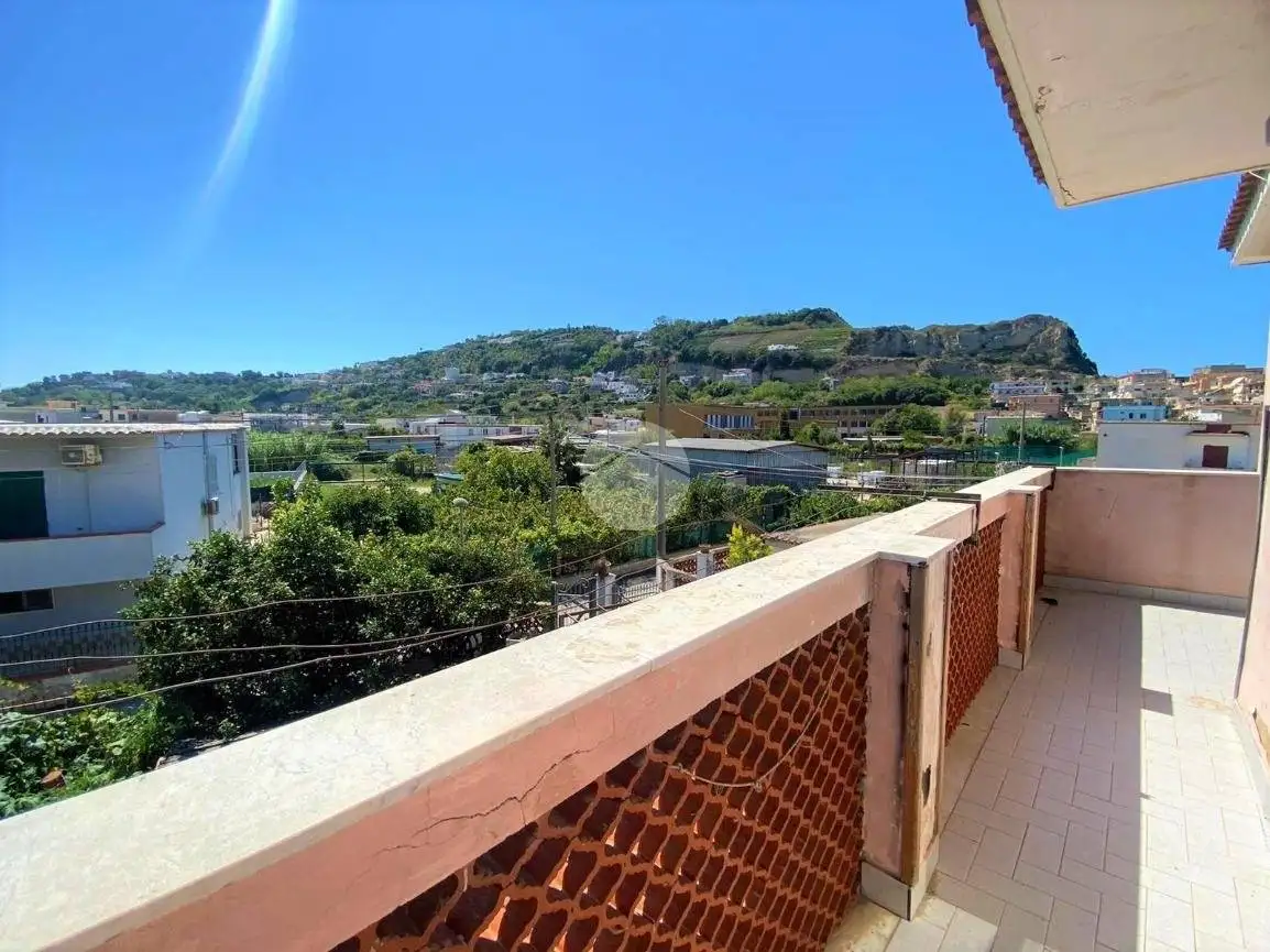 Quadrilocale via Giulio Cesare, Centro, Bacoli - foto 2