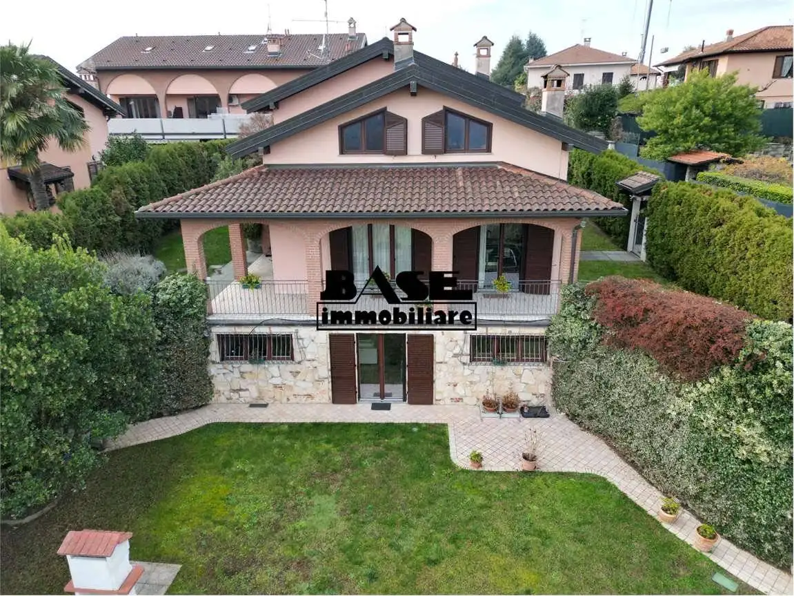Villa in vendita a Casnate con Bernate