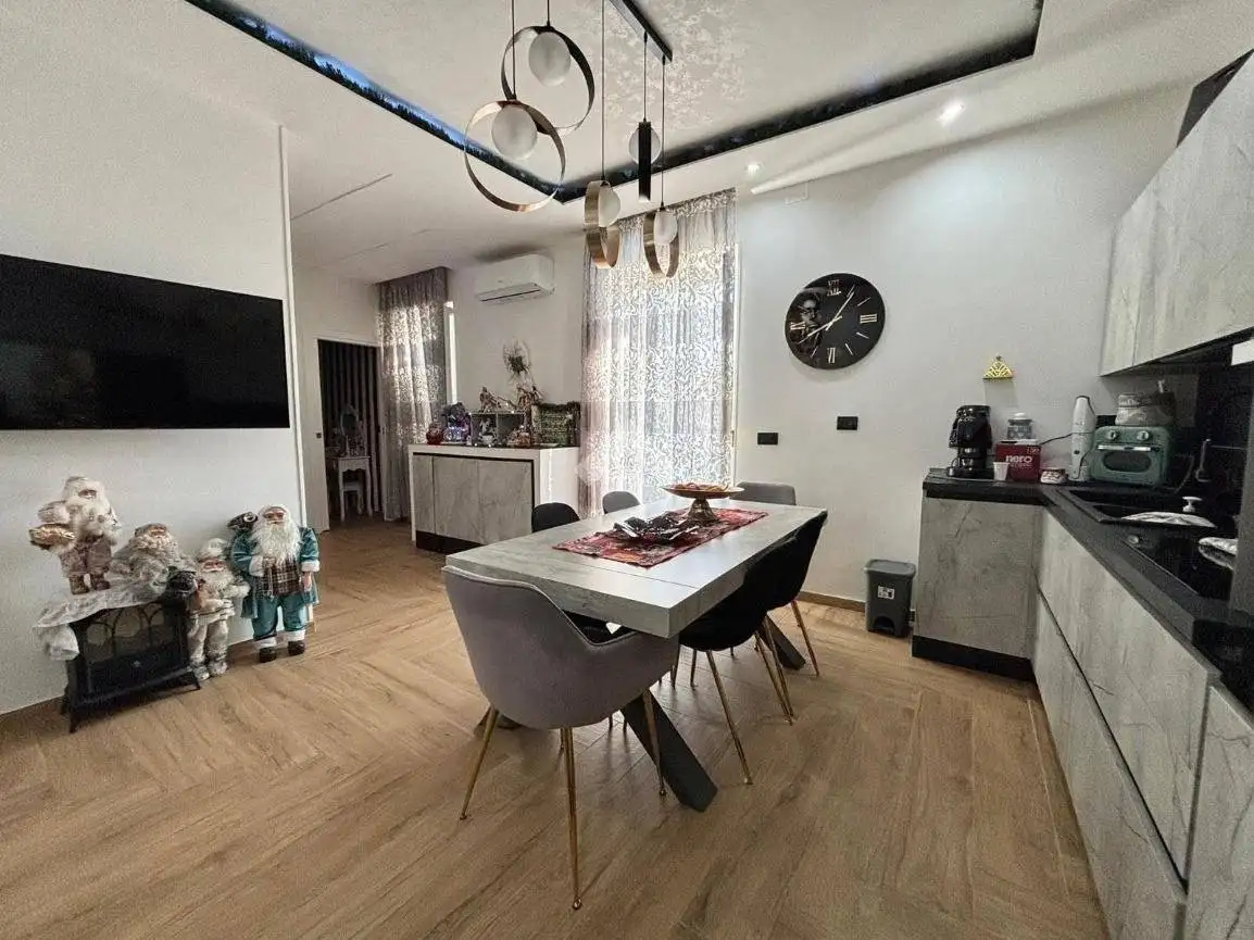 Appartamento in vendita a Napoli