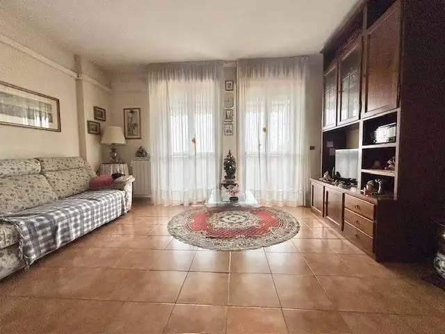 Appartamento buono stato, secondo piano, Sesto Città, Sesto Fiorentino - foto 2