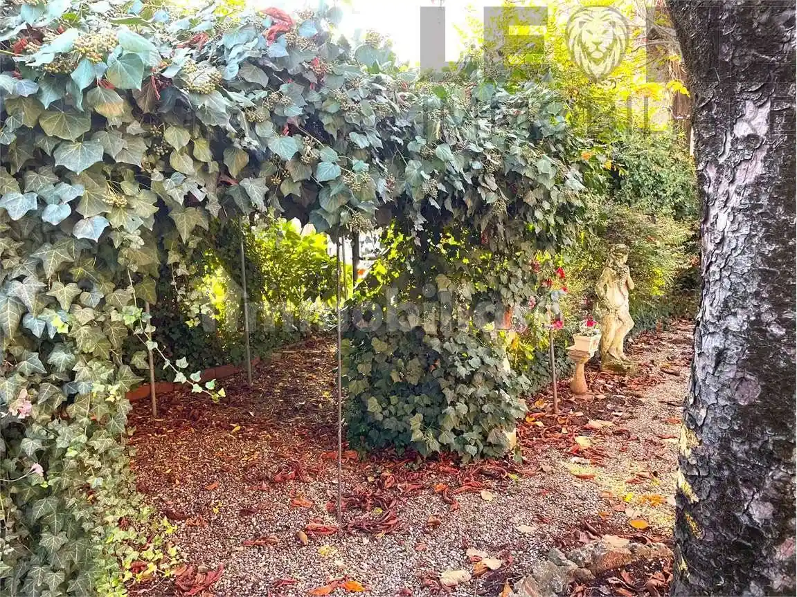 Villa unifamiliare, buono stato, 266 m², Centro, Vignola - foto 2