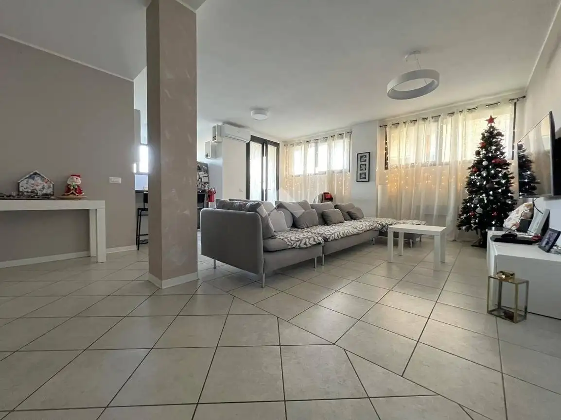 Appartamento in vendita a Carugate