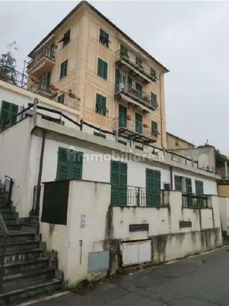 Casa indipendente in asta a Genova