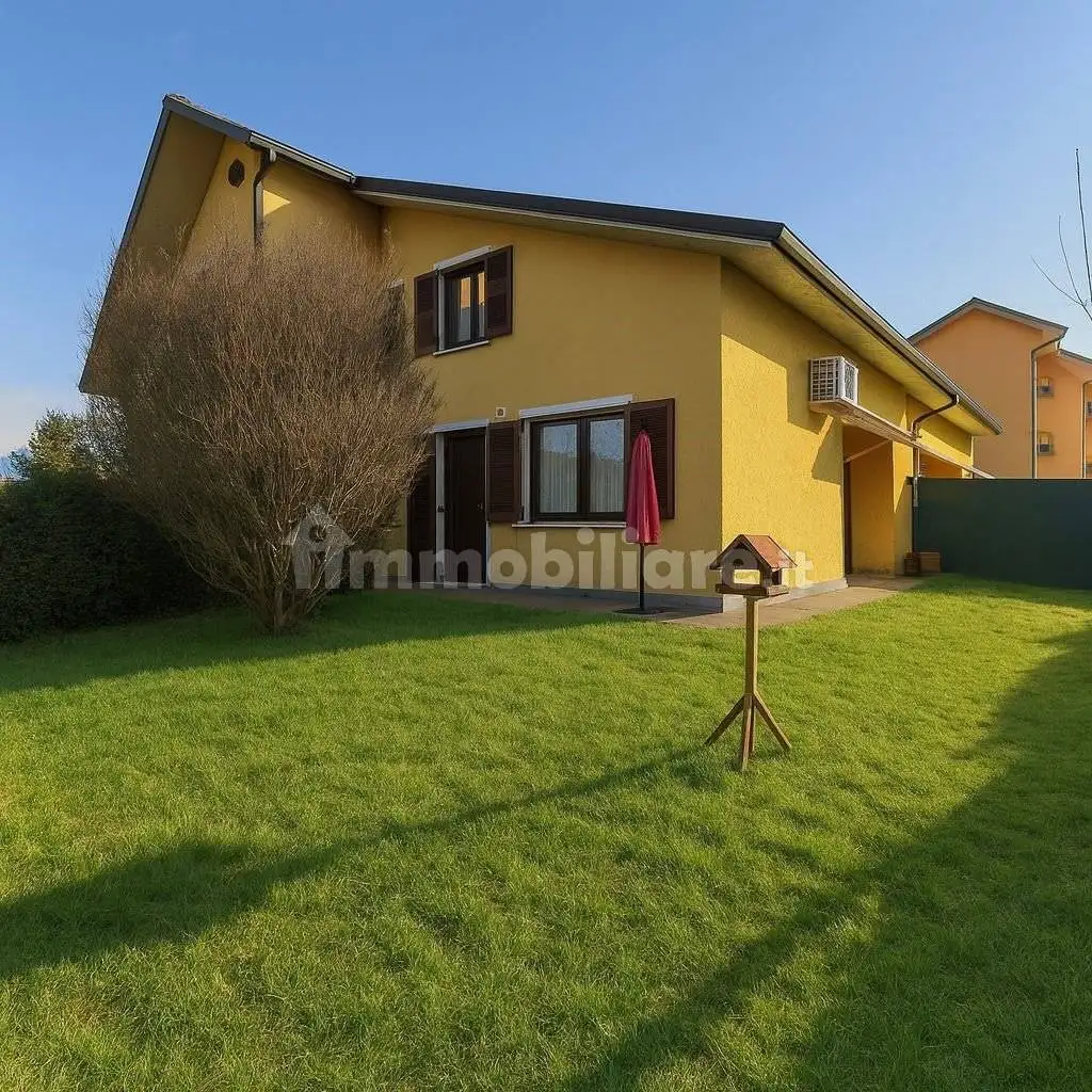 Villa in vendita a Arona