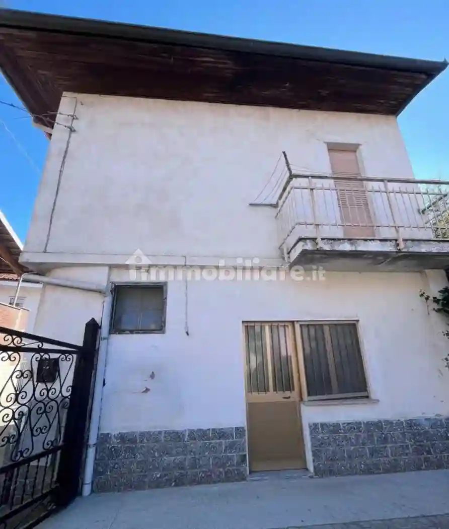 Terratetto unifamiliare piazza Martiri della Libertà, Centro, Bosconero - foto 4