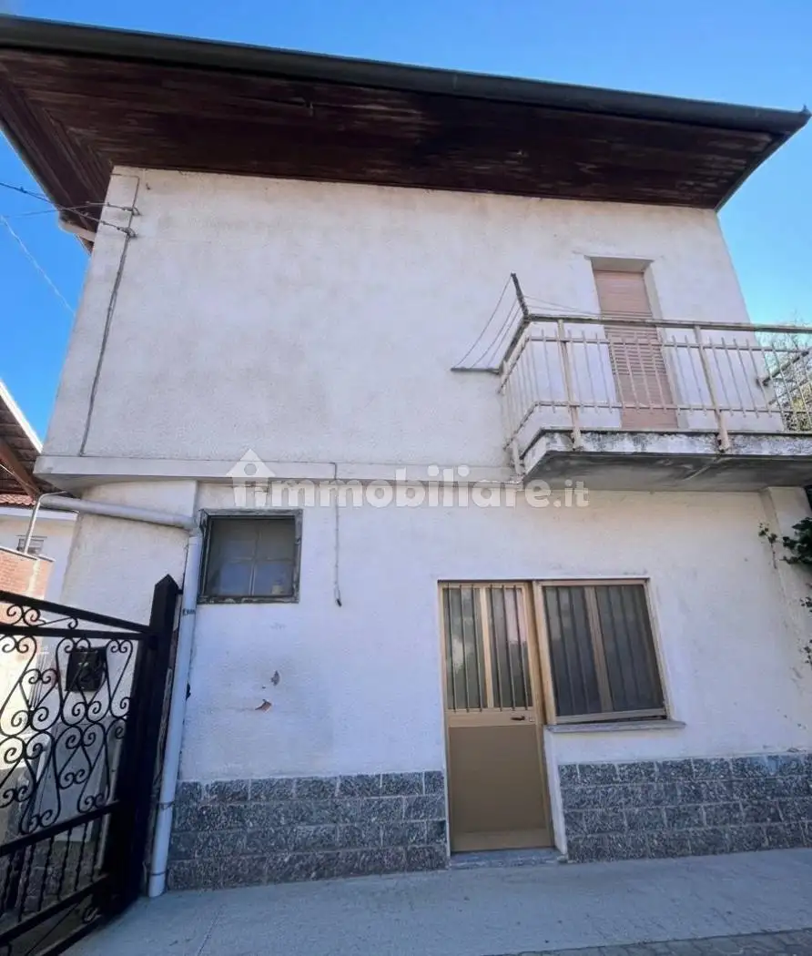 Terratetto unifamiliare piazza Martiri della Libertà, Centro, Bosconero - foto 3