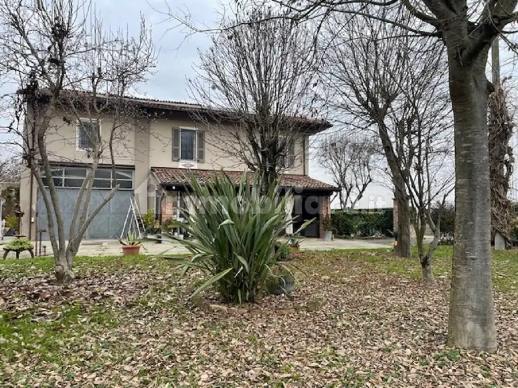Villa in vendita a Castelvetro Piacentino