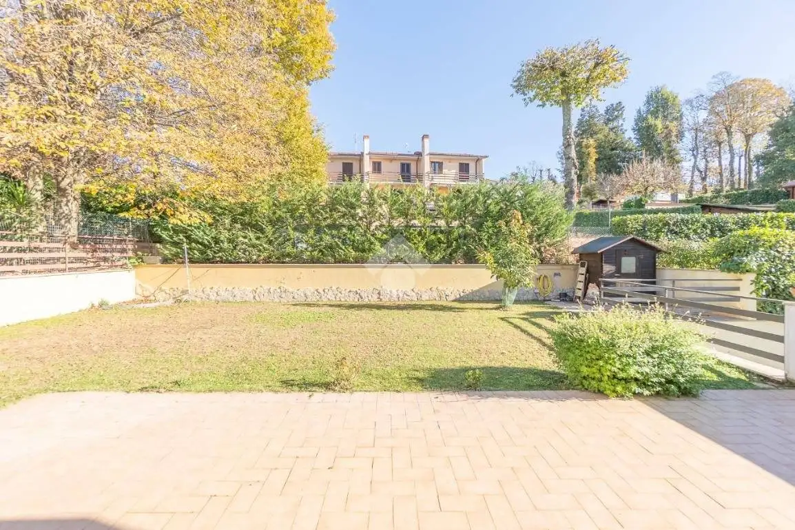 Villa plurifamiliare via Quinto Labieno Partico 3, Centro, Ariccia - foto 2