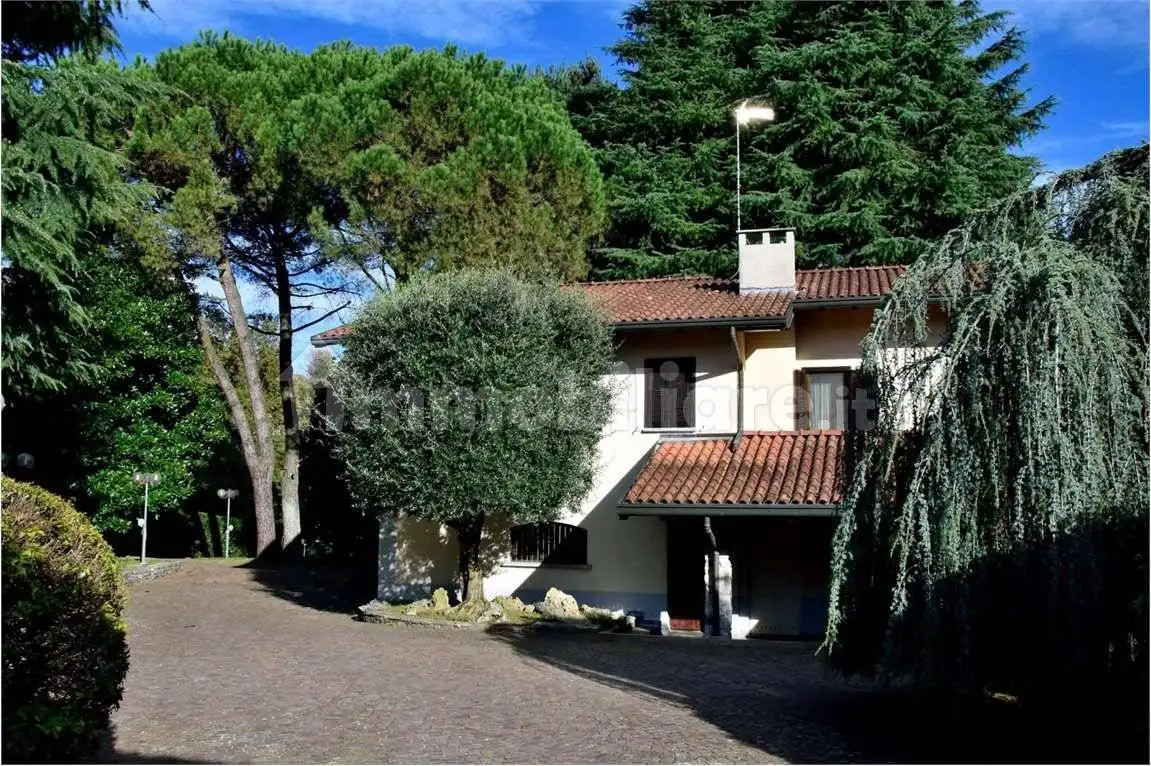 Villa in vendita a Vergiate