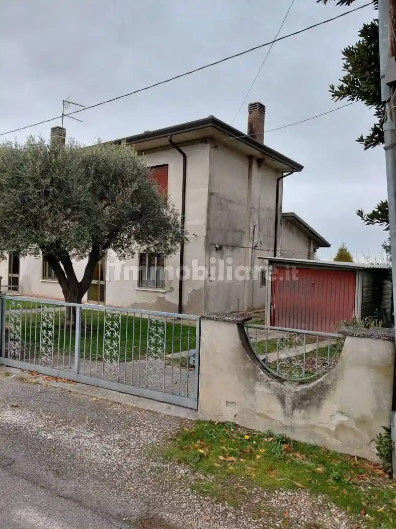 Villa in vendita a Bagnolo di Po