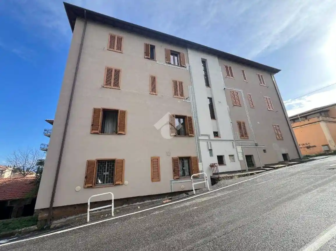 Trilocale via casimiro marcantoni 4, Centro, Civita Castellana - foto 2