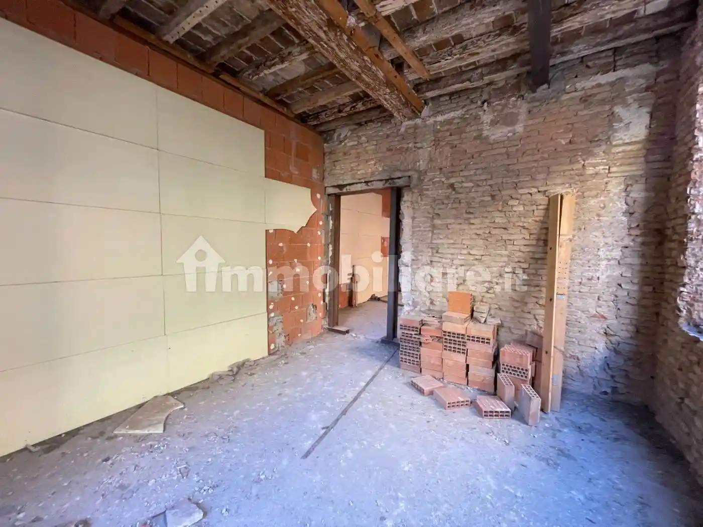 Trilocale da ristrutturare, secondo piano, Centro Storico, Modena - foto 4