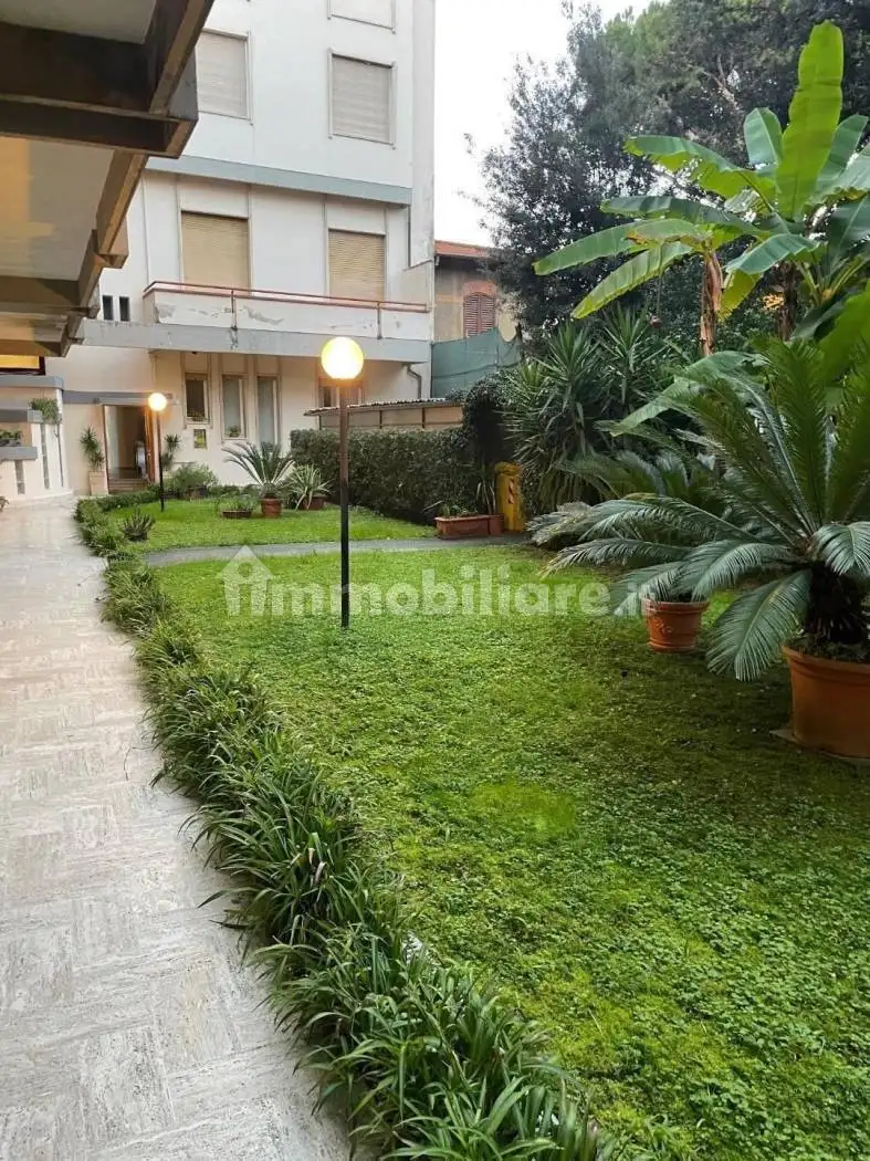 Bilocale piazza Giacomo Puccini,, Città Giardino, Viareggio - foto 3
