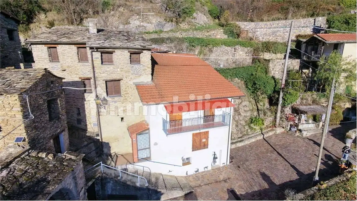 Casa indipendente in vendita a Rezzo