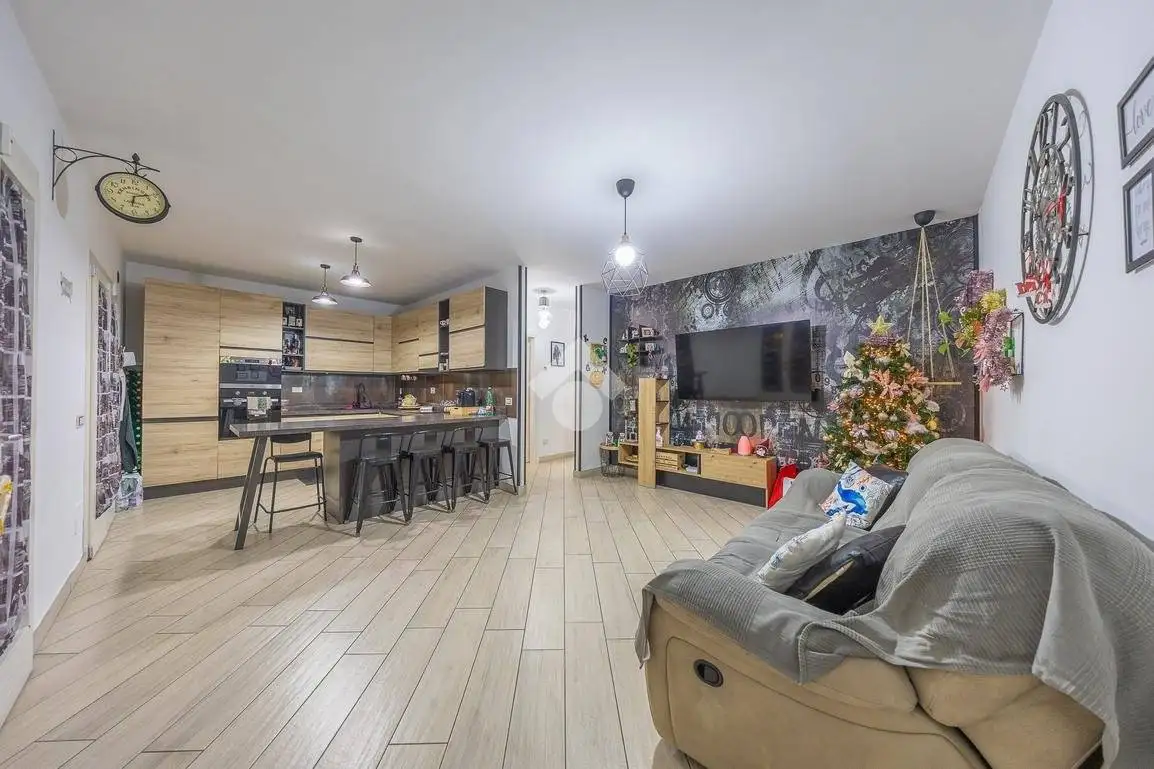 Trilocale piazza Palmiro Togliatti 1, Santa Maria delle Mole, Marino - foto 2