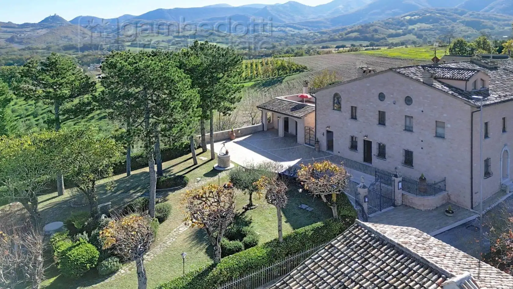 Villa unifamiliare, ottimo stato, 375 m², Cagli - foto 2