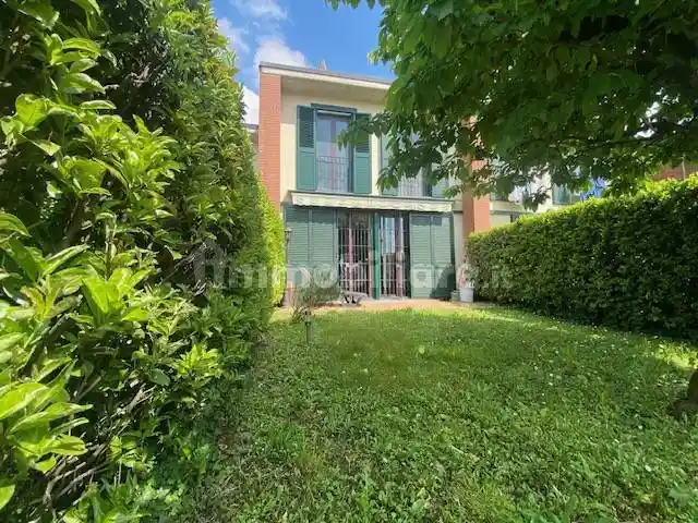 Villa a schiera 4 locali, buono stato, Vertemate con Minoprio - foto 2
