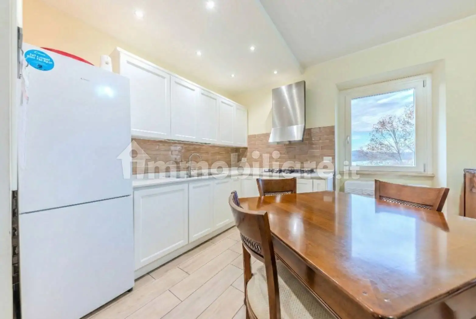 Trilocale piazza Umberto I, Capodimonte - foto 2