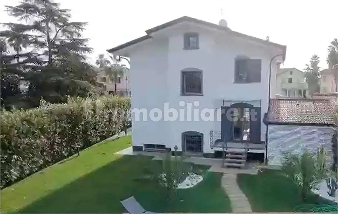 Casa indipendente in vendita a Montignoso