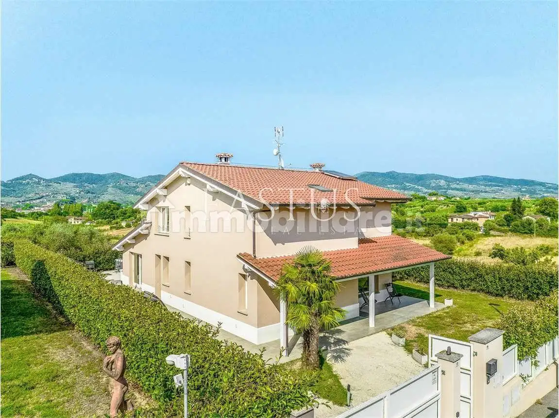 Villa in vendita a Lamporecchio