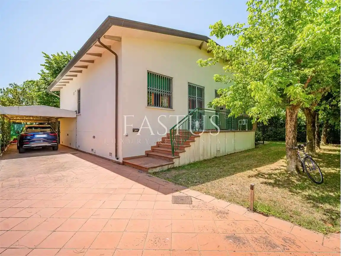 Villa in vendita a Pietrasanta