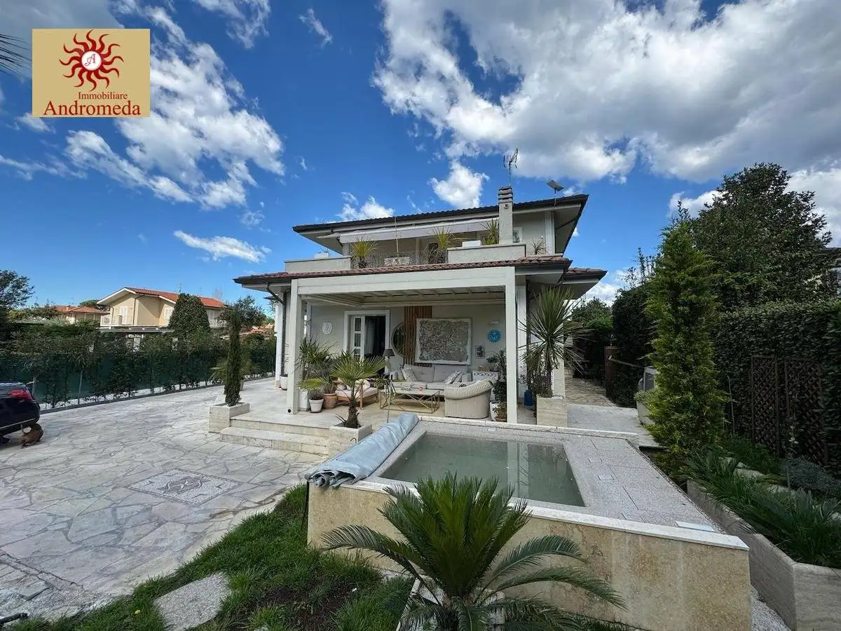 Villa in vendita a Forte dei Marmi