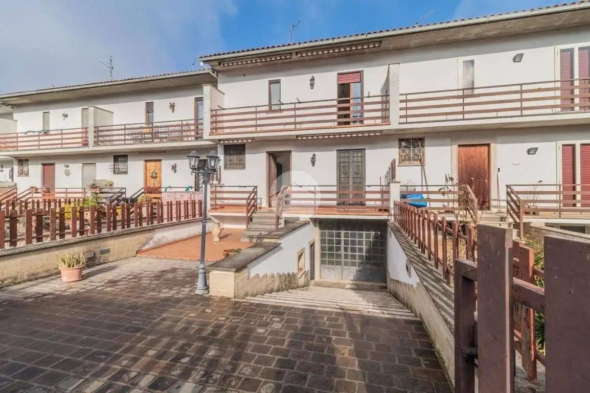 Villa a schiera via mafalda di savoia 4, Centro, Castel Sant'Elia - foto 2